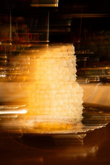 Bolo de casamento iluminado, com efeito de movimento